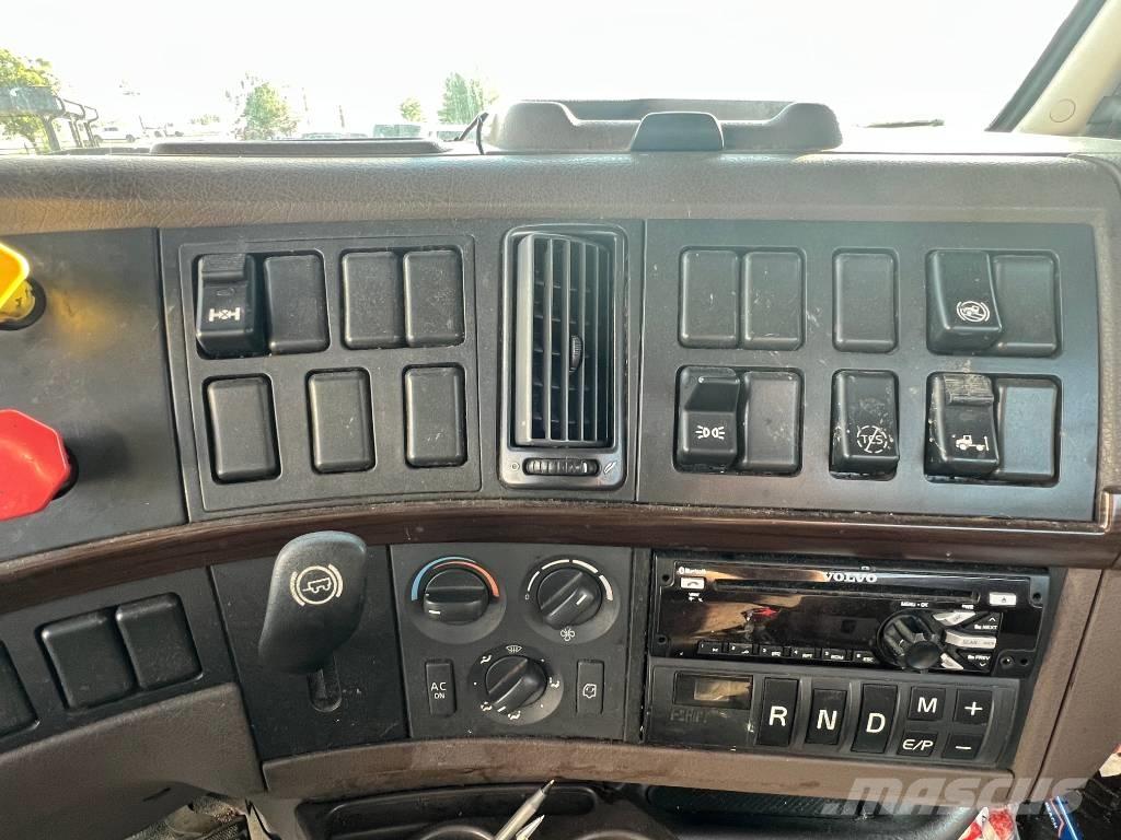 Volvo VNL 42 T300 Trekkers