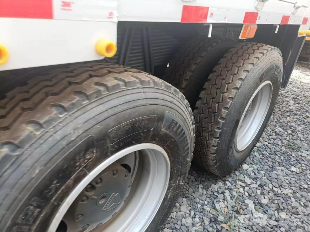 Howo 371 Takels, lieren en materiaalliften