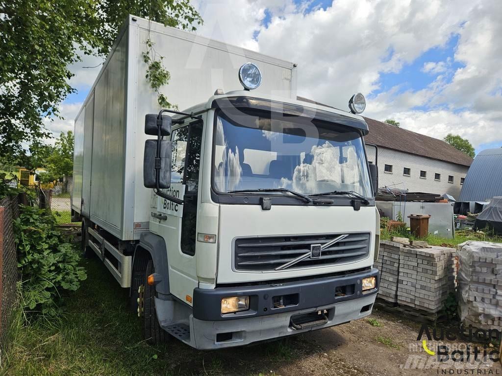 Volvo FL615 Bakwagens met gesloten opbouw