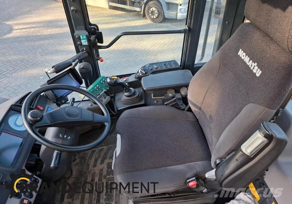 Komatsu WA270-7 Wielladers