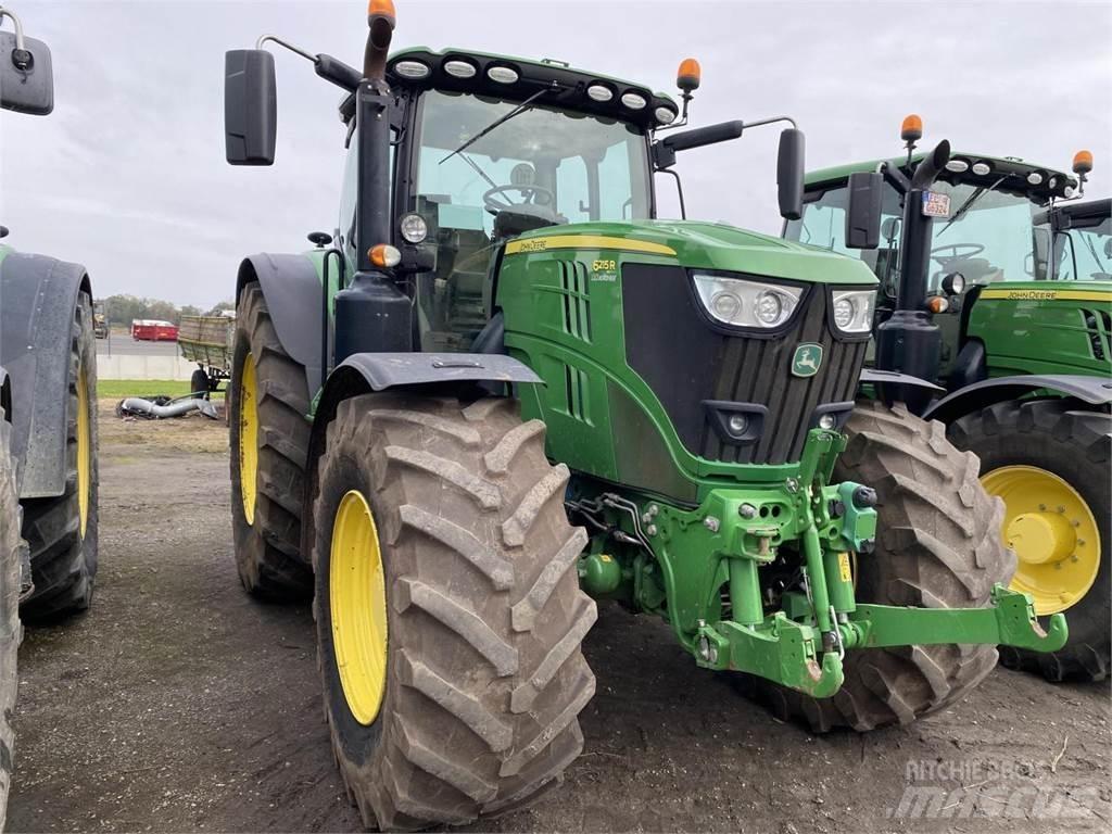 John Deere 6215R Tractoren