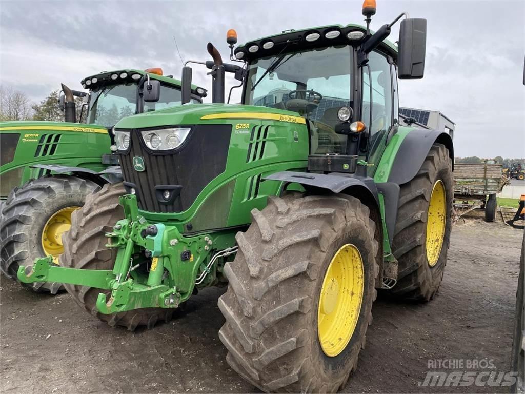 John Deere 6215R Tractoren