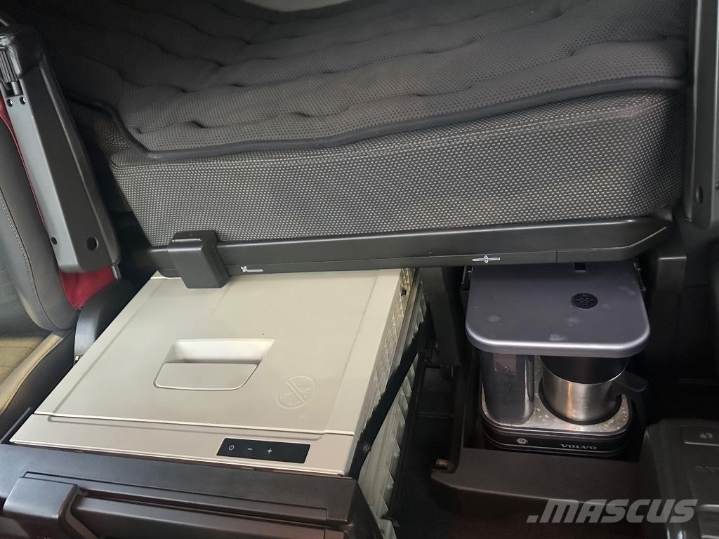 Volvo FH 500 8X4*4 Vrachtwagen met containersysteem