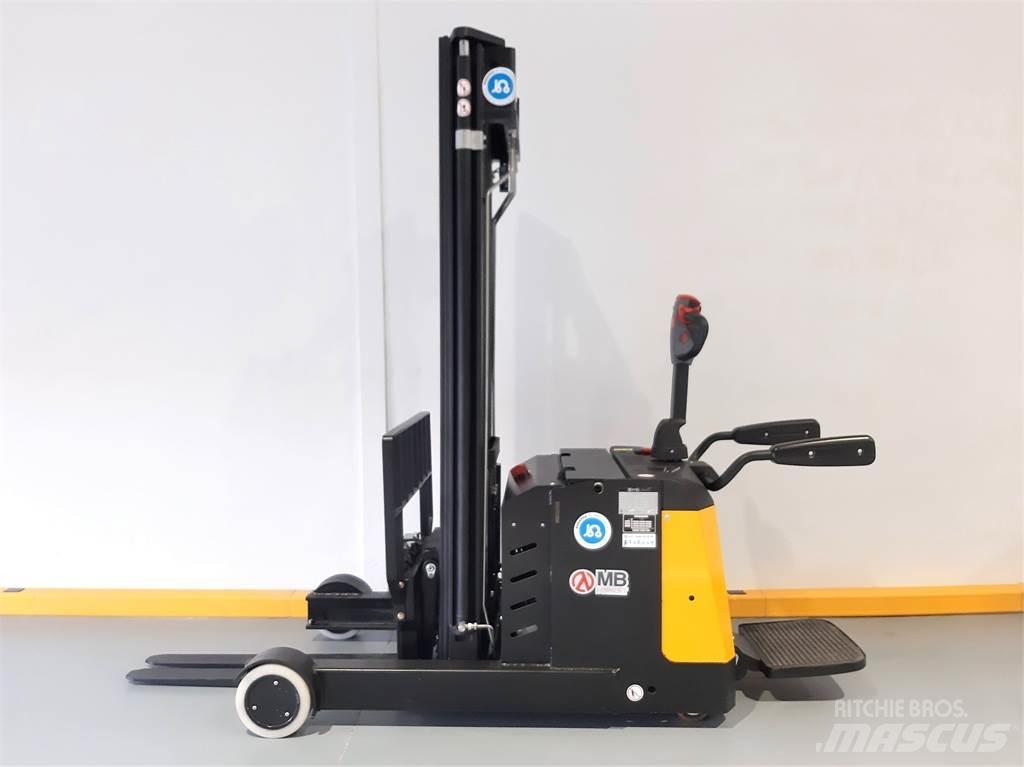  CQE15R Pallettruck met meerij platform
