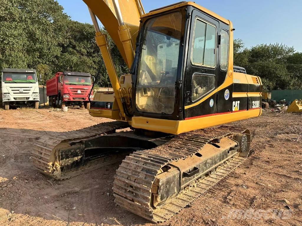 CAT 320 B Rupsgraafmachines