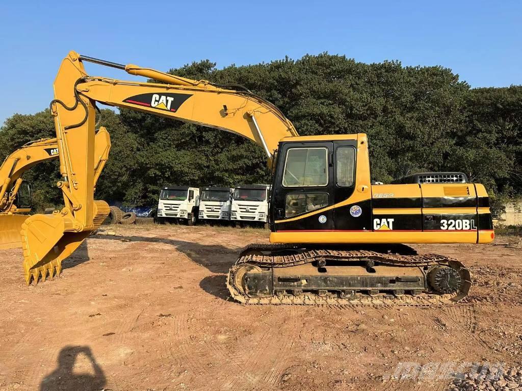CAT 320 B Rupsgraafmachines