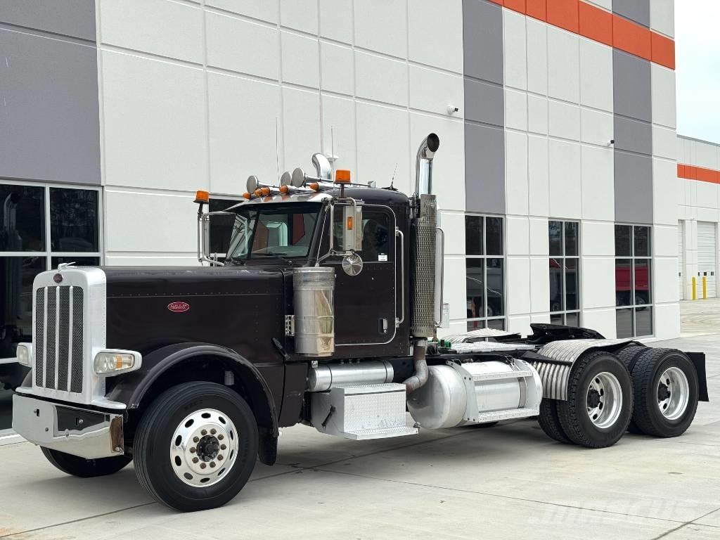 Peterbilt 389 Trekkers