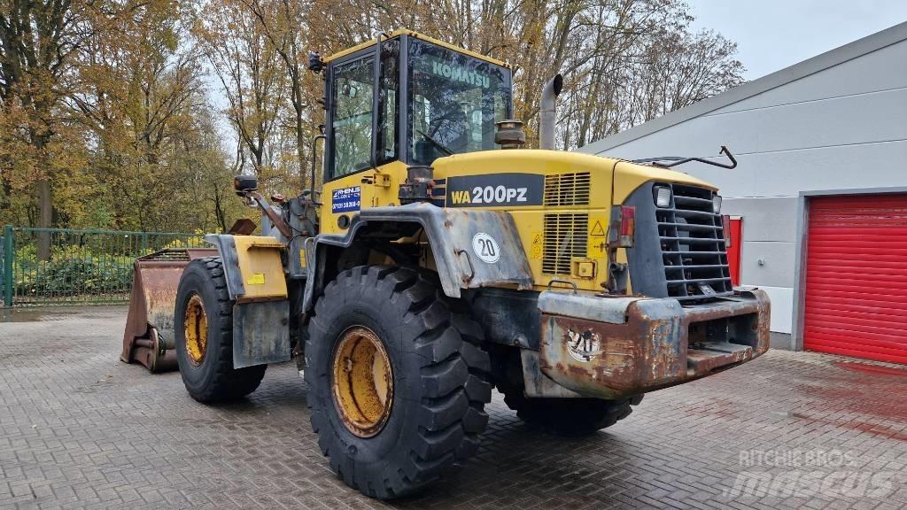 Komatsu WA 200 PZ-6 Wielladers