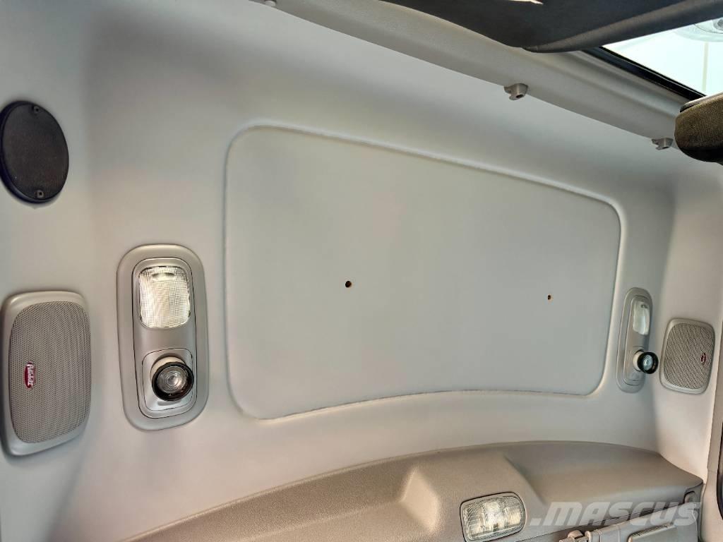 Peterbilt 389 Trekkers