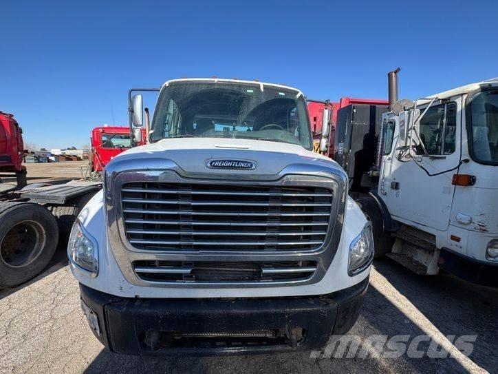Freightliner M2 Containertrucks met kabelsysteem