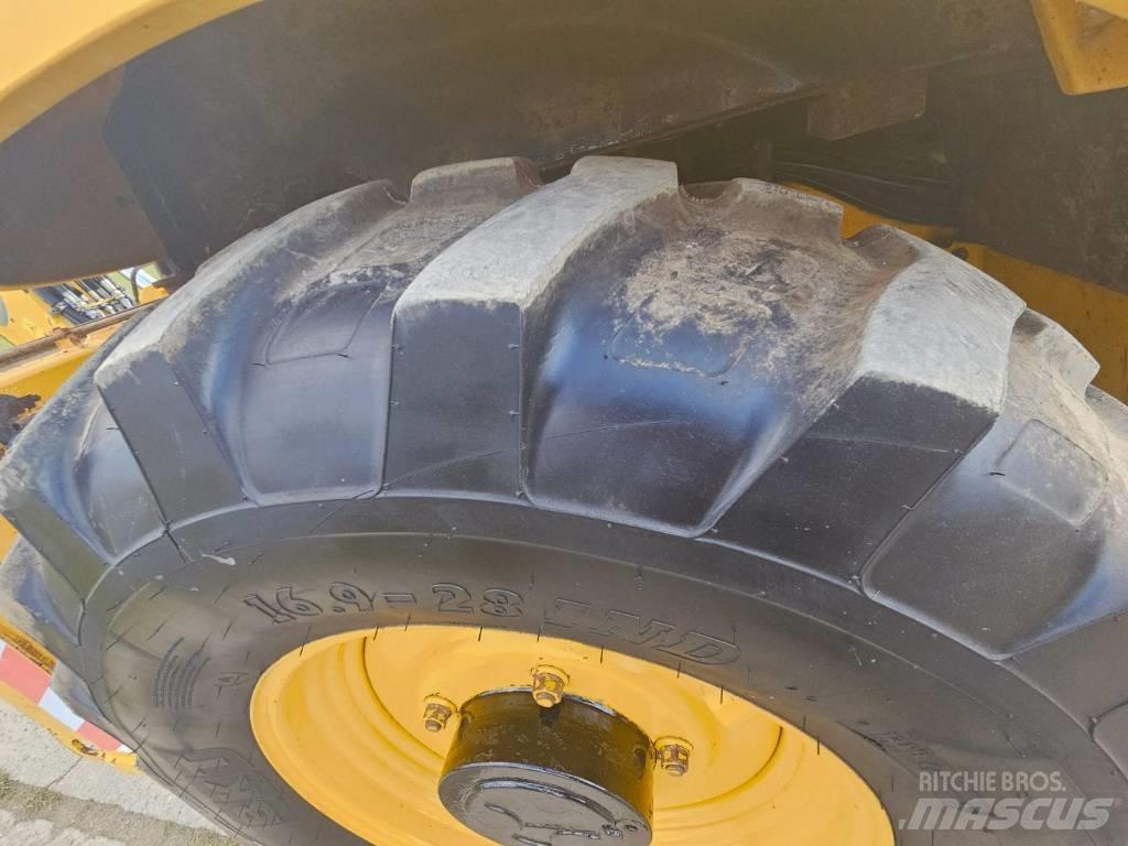 Komatsu WB 93 S-5 Graaf-laadcombinaties