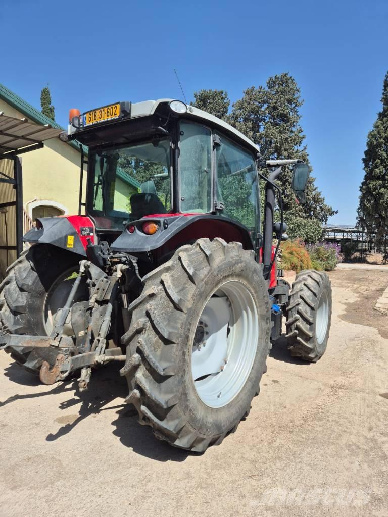Massey Ferguson 5713 Tractoren