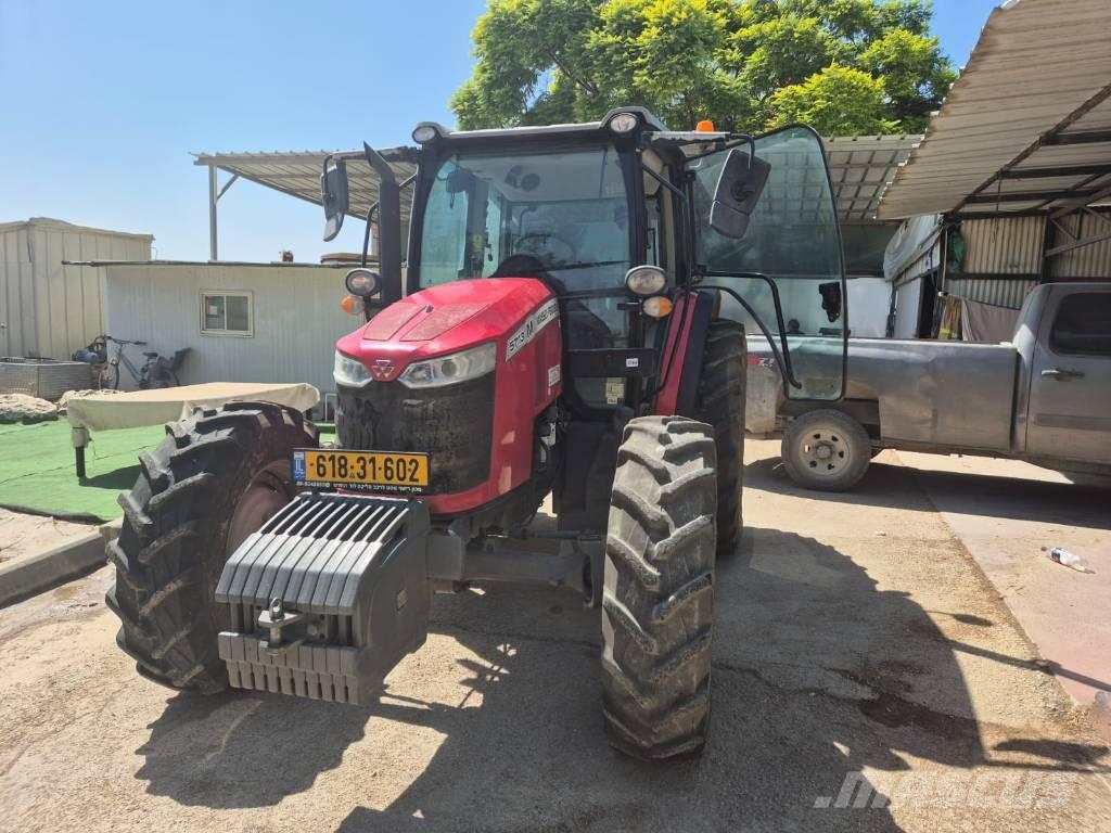 Massey Ferguson 5713 Tractoren