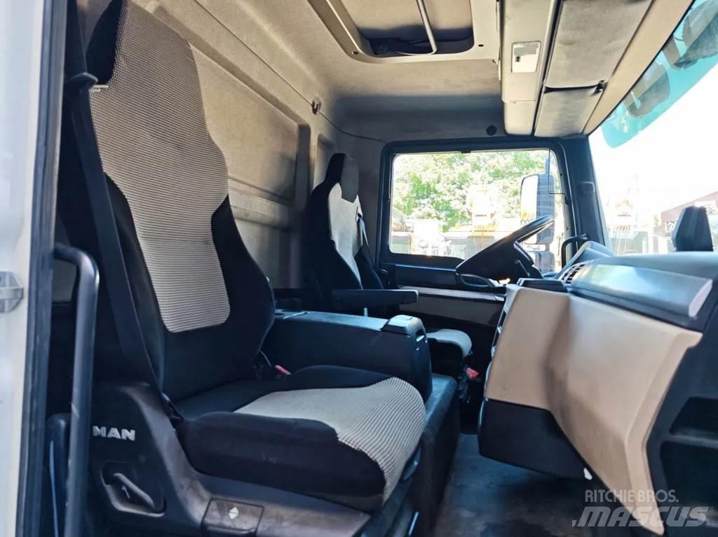 MAN TGL 8.220 4x2 Chassis met cabine