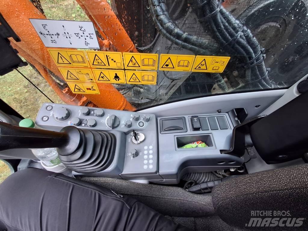 Hitachi ZX 225 US LC Rupsgraafmachines