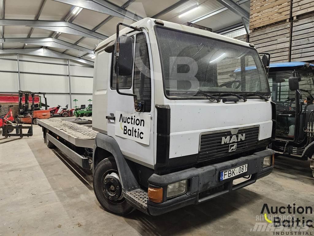 MAN 8.224 Oprijwagen
