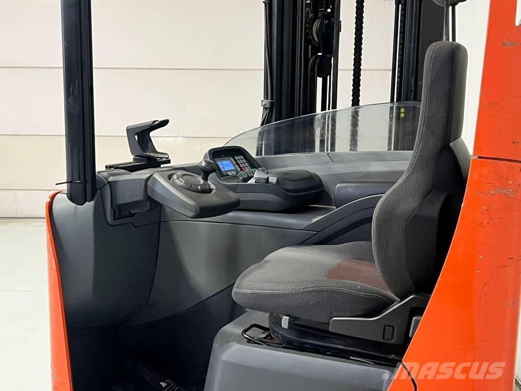 BT RRE160 Reachtruck voor hoog niveau