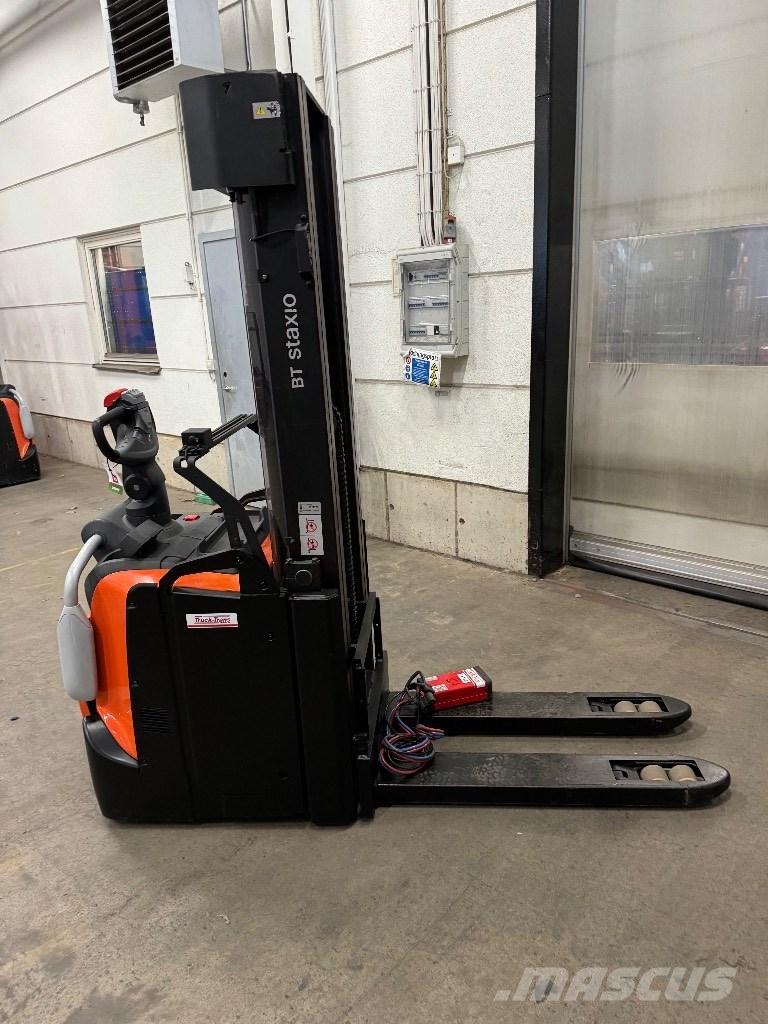 Toyota SPE140L Meeloop stapelaar