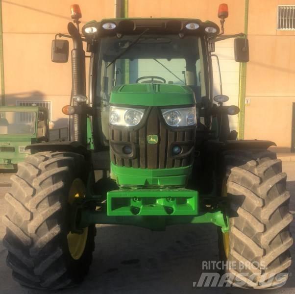 John Deere 6115 R Tractoren