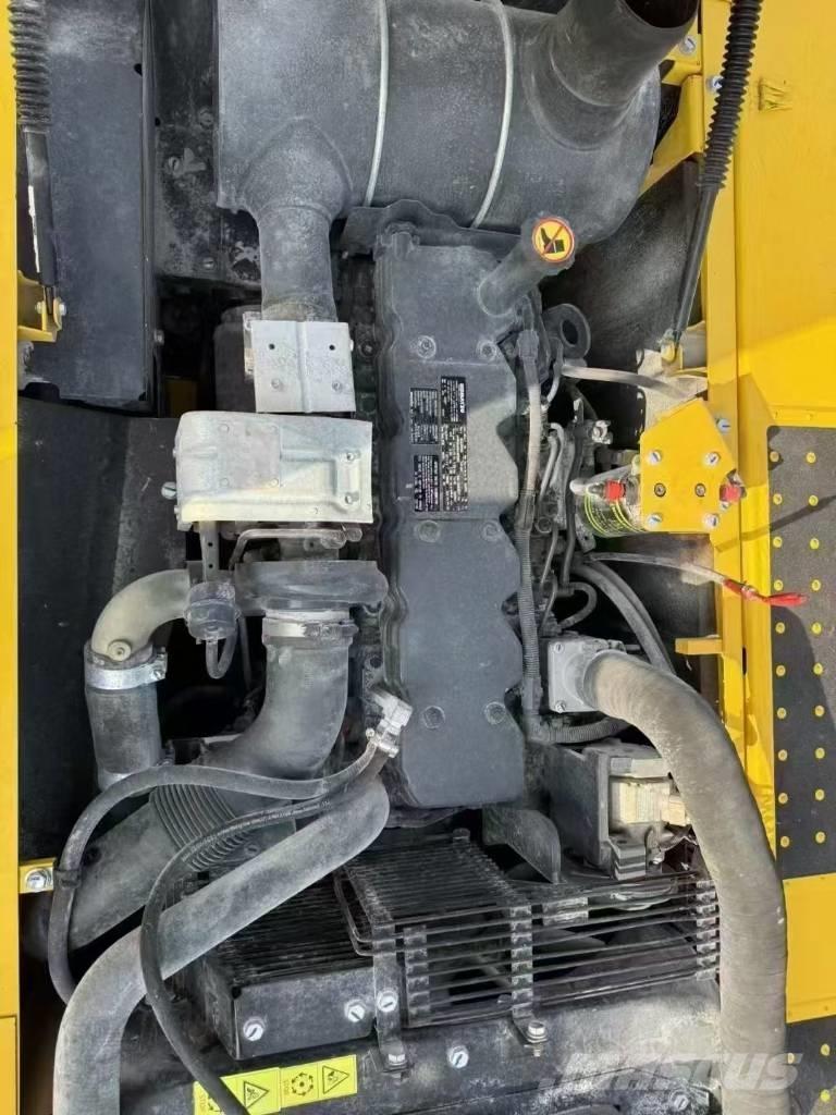 Komatsu 220-8 Rupsgraafmachines