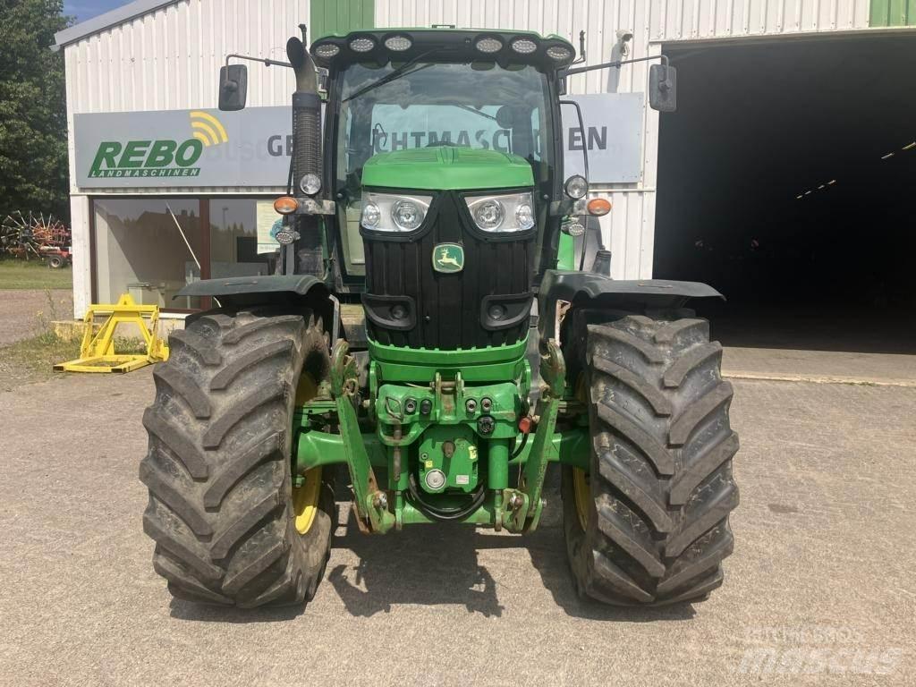 John Deere 6210 R Tractoren