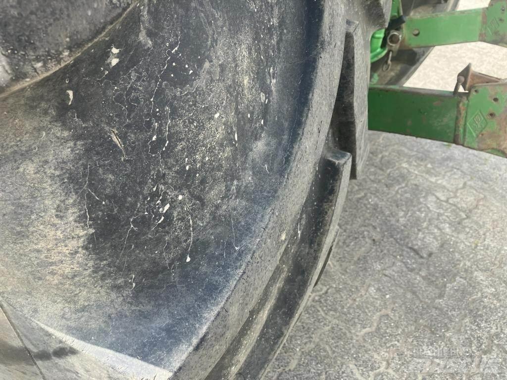 John Deere 6210 R Tractoren