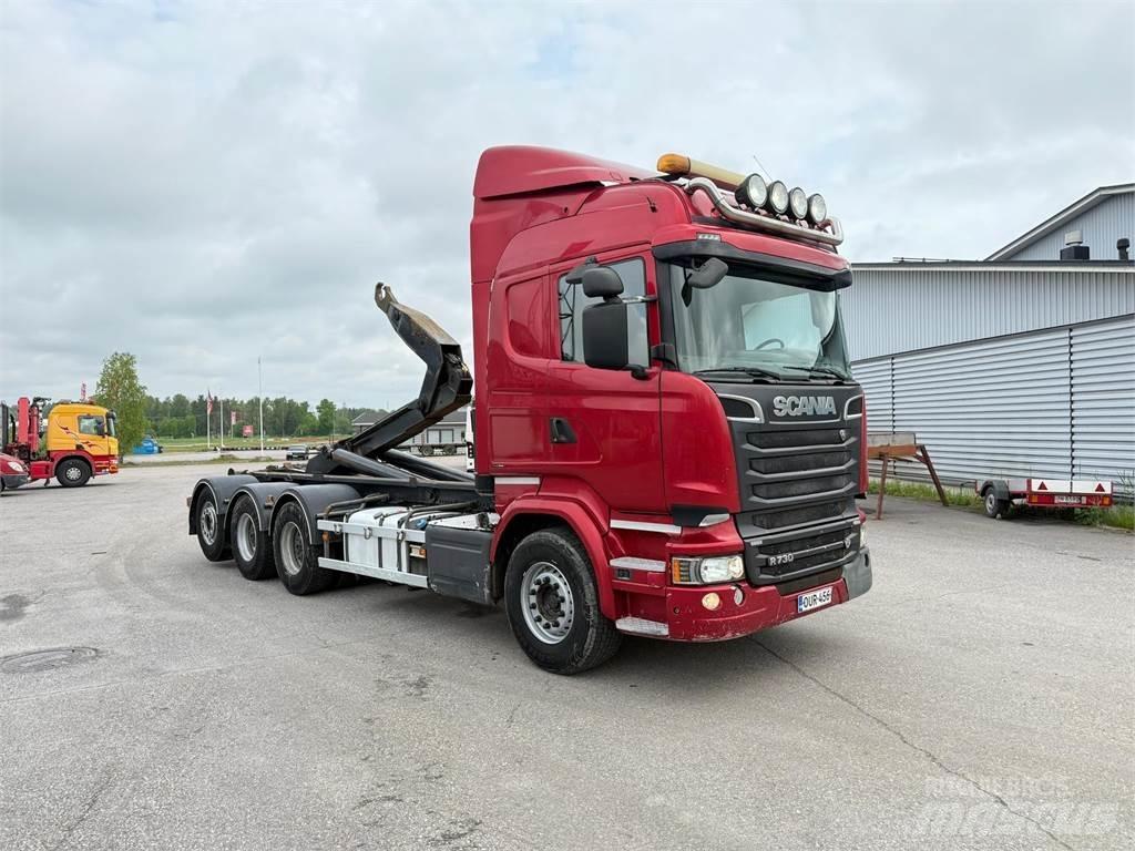 Scania R730 8x4 Vrachtwagen met containersysteem