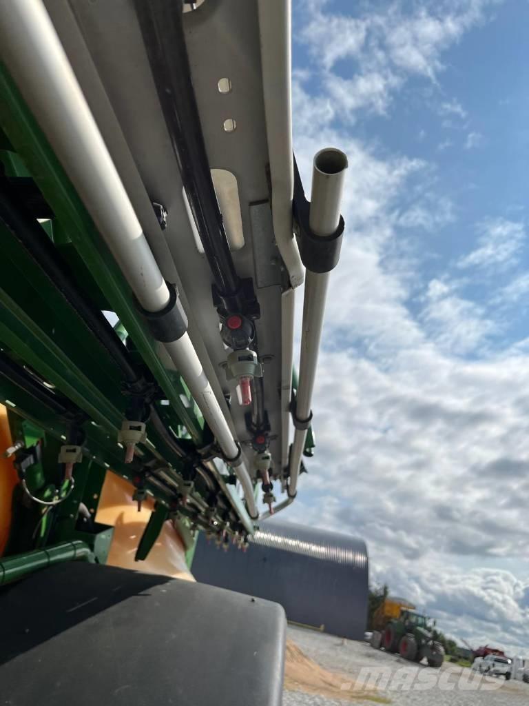 Amazone UX 4200 Getrokken spuitmachines