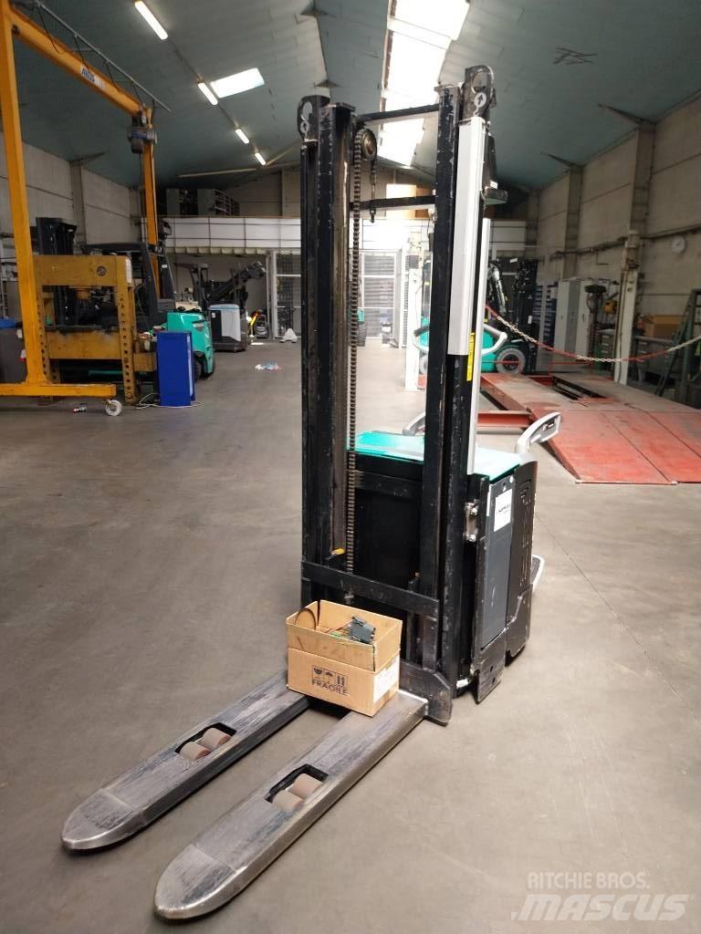 Mitsubishi SBV 16 N Zelfrijdende stapelaars