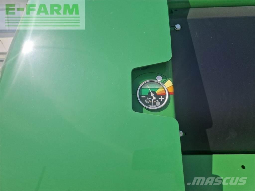 John Deere V451M Vierkante balenpers
