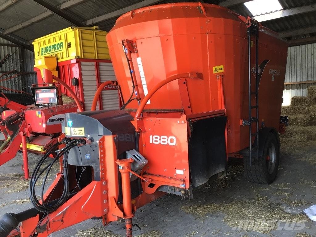 Kuhn Profile 1880 Mengvoedermachines