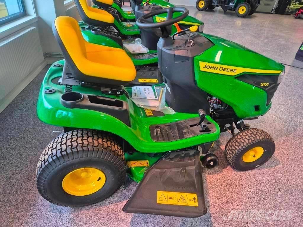 John Deere X 107 Rijmaaiers