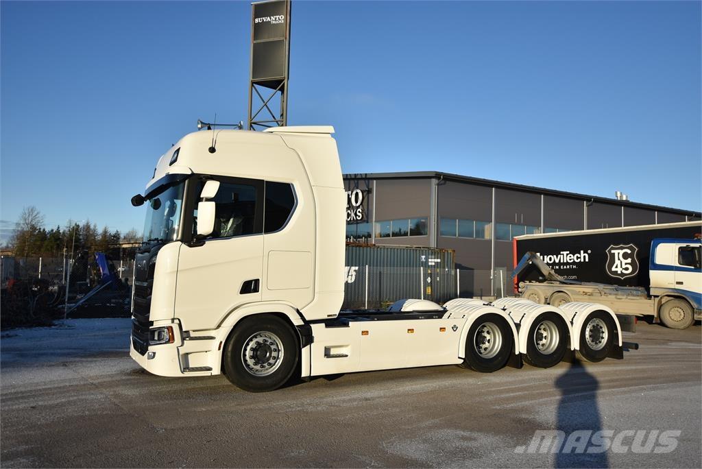 Scania R590 8X4 Chassis met cabine
