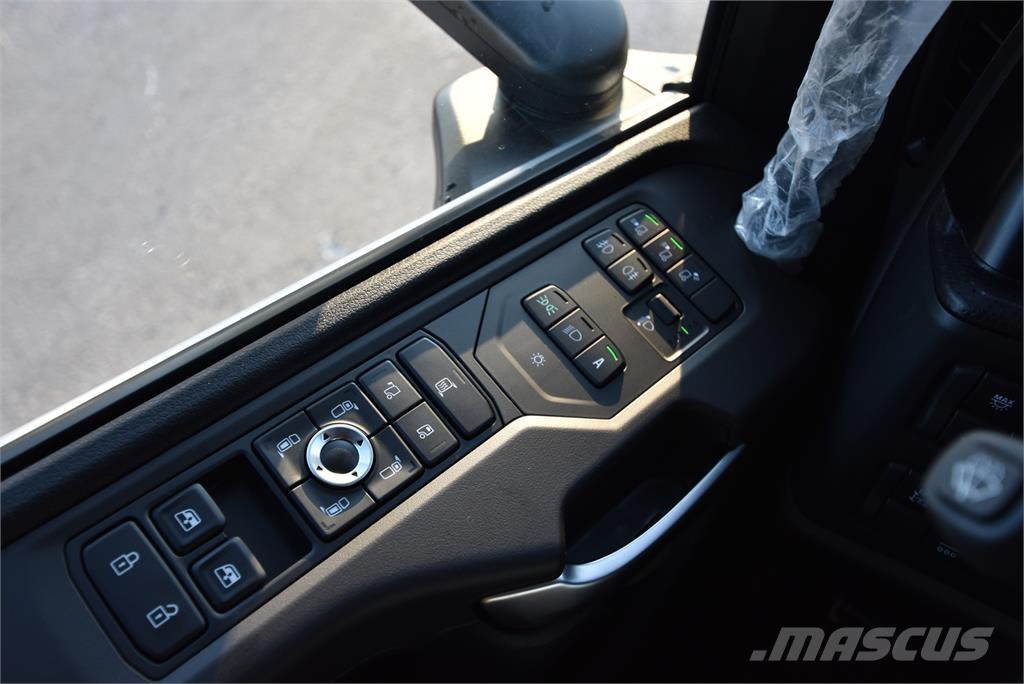 Scania R590 8X4 Chassis met cabine