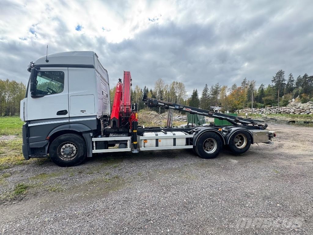 Mercedes-Benz 2653 L Vlakke laadvloer met kraan