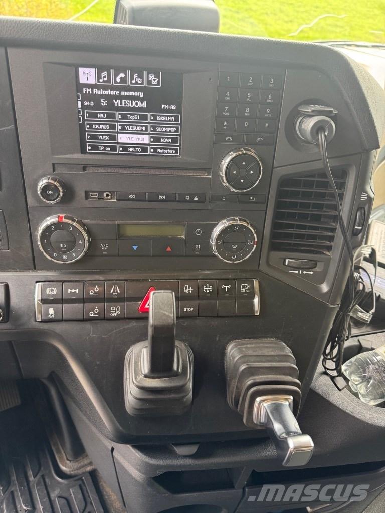 Mercedes-Benz 2653 L Vlakke laadvloer met kraan