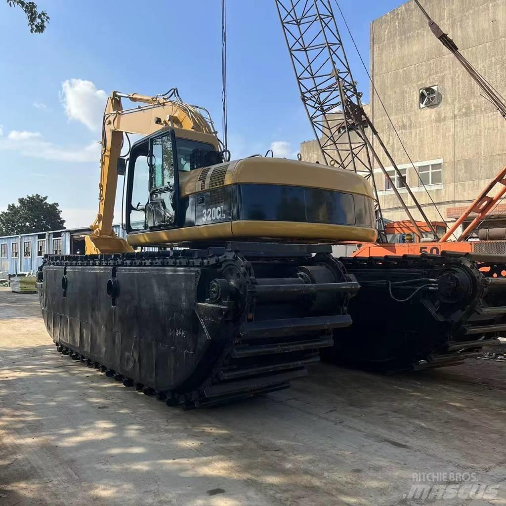 CAT 320 C Amfibische graafmachines