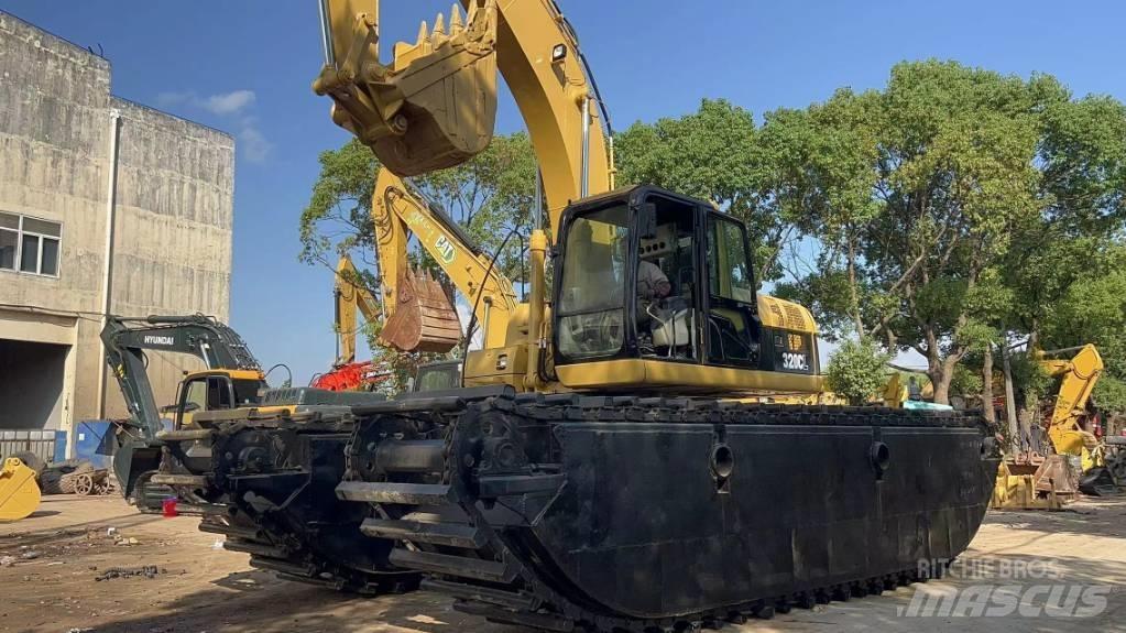 CAT 320 C Amfibische graafmachines