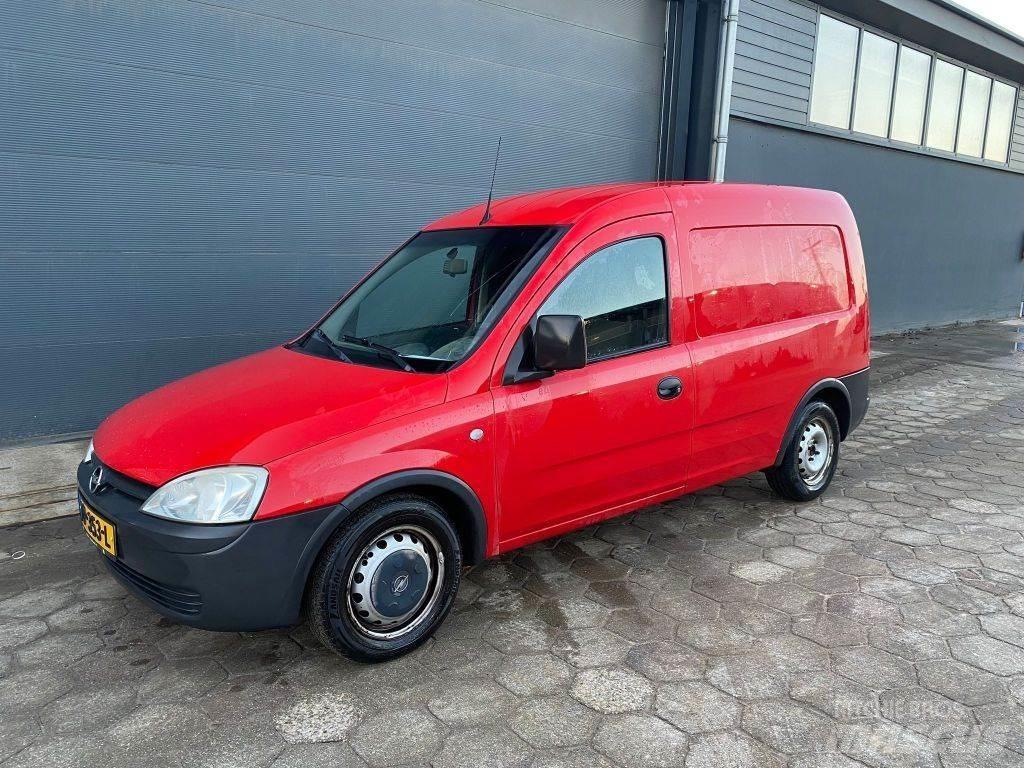 Opel Combo CDTI Gesloten opbouw
