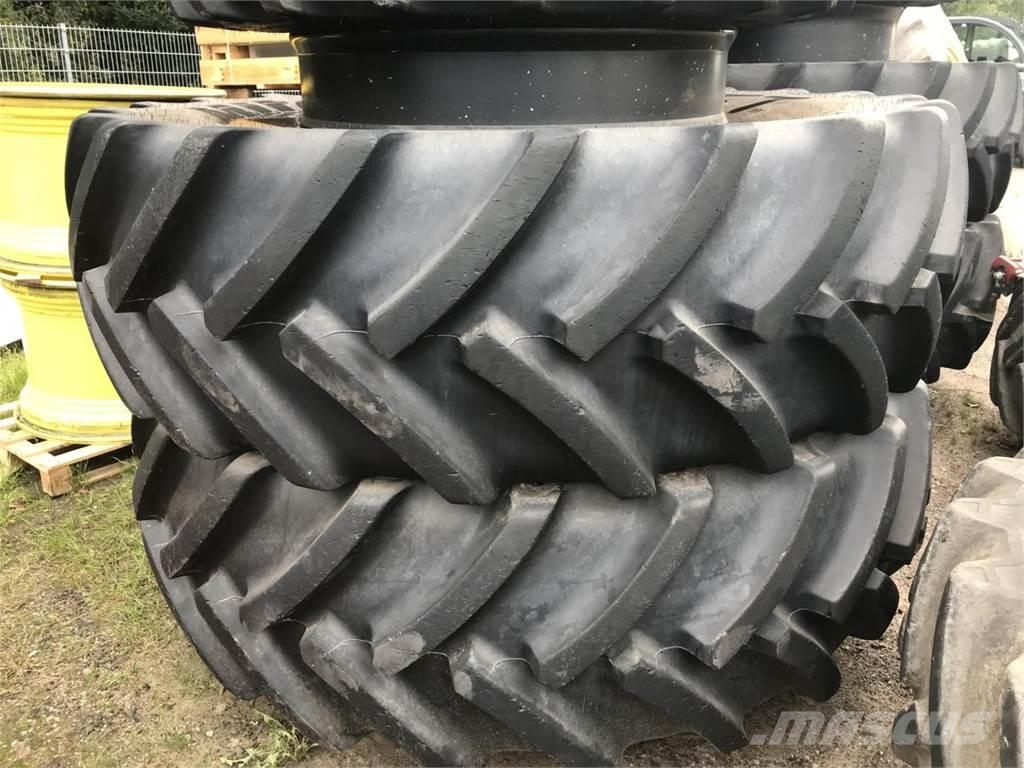 Mitas 680/80R42 Banden, wielen en velgen