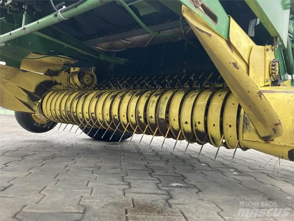 John Deere 550 Ronde-balenpersen