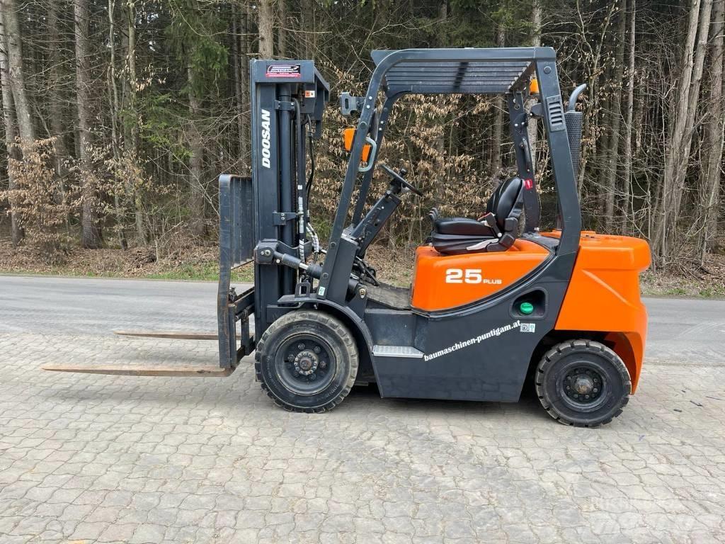Doosan D 25 GP Diesel heftrucks