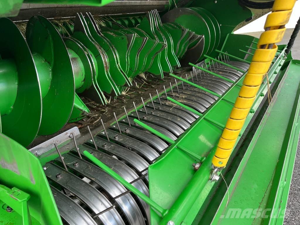 John Deere V 451R Ronde-balenpersen