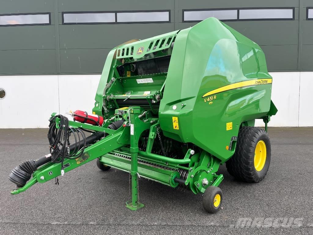 John Deere V 451R Ronde-balenpersen