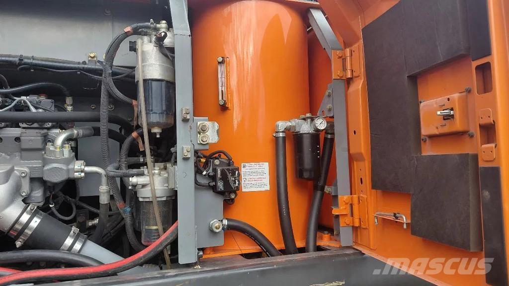 Hitachi ZX220W-5B Wielgraafmachines