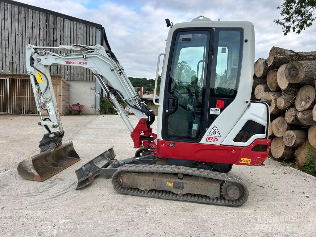 Takeuchi TB 225 Minigraafmachines < 7t