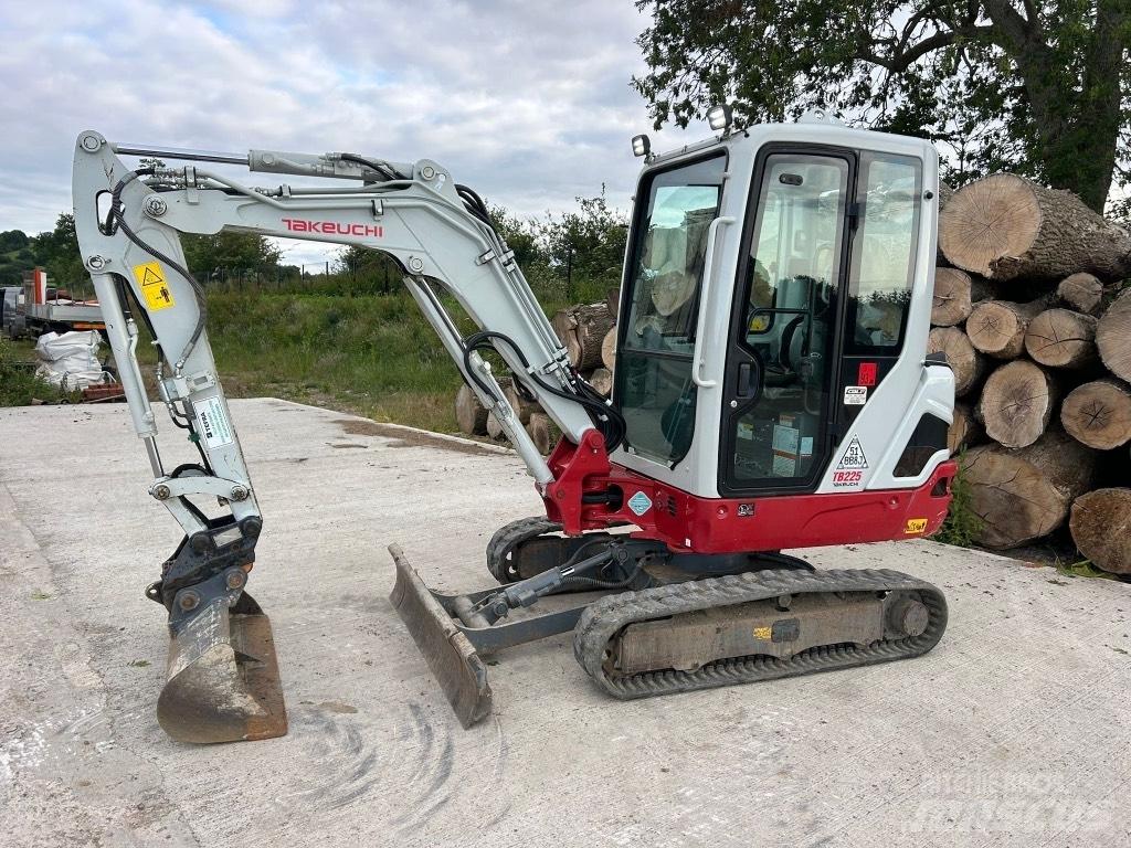 Takeuchi TB 225 Minigraafmachines < 7t