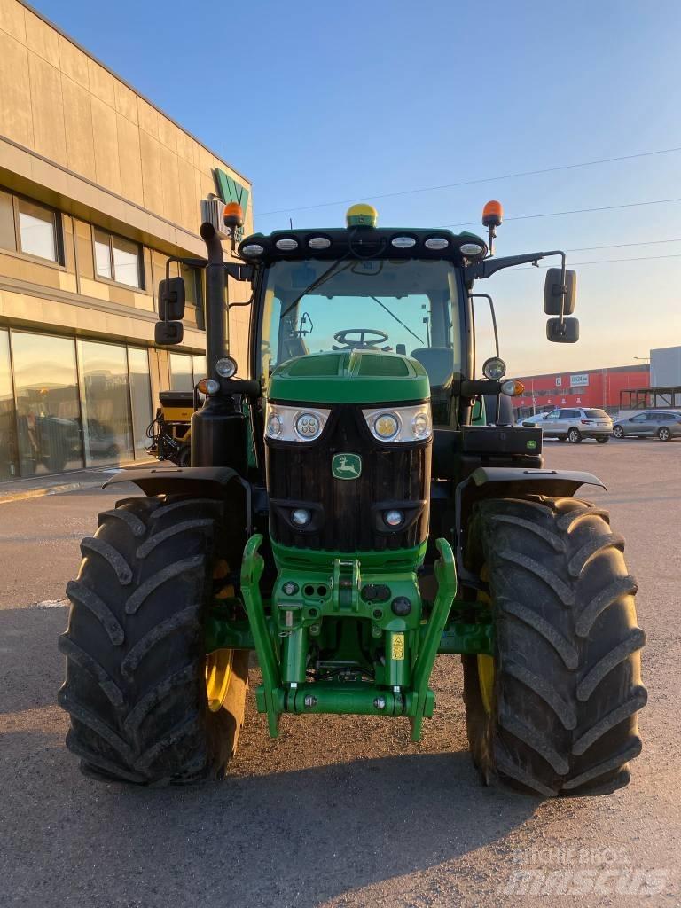 John Deere 6215 R Tractoren