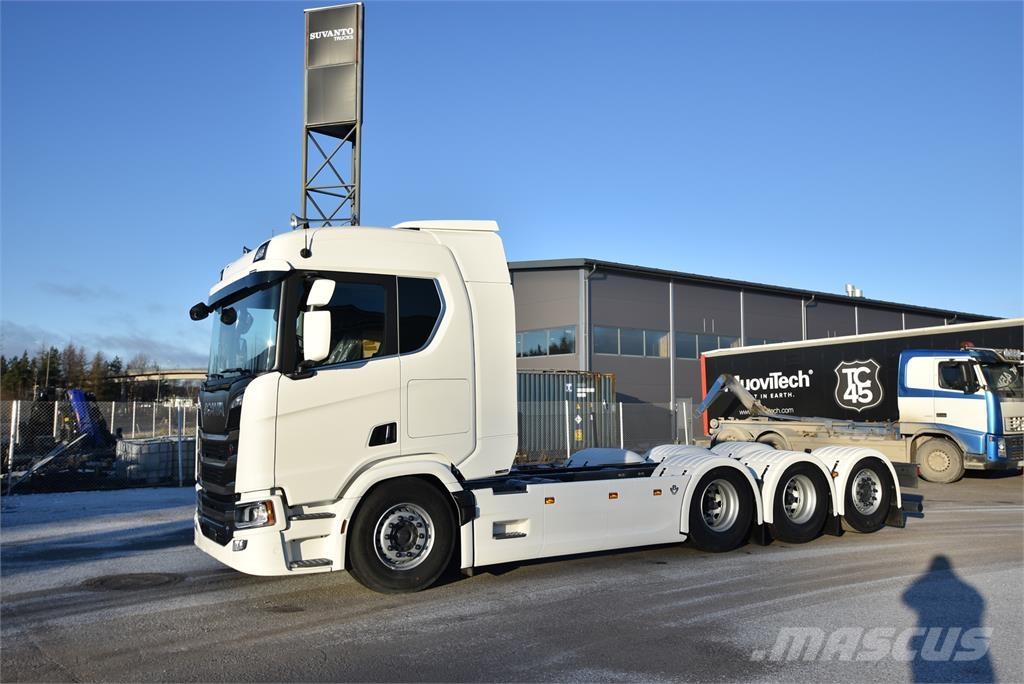 Scania R590 8X4 Chassis met cabine