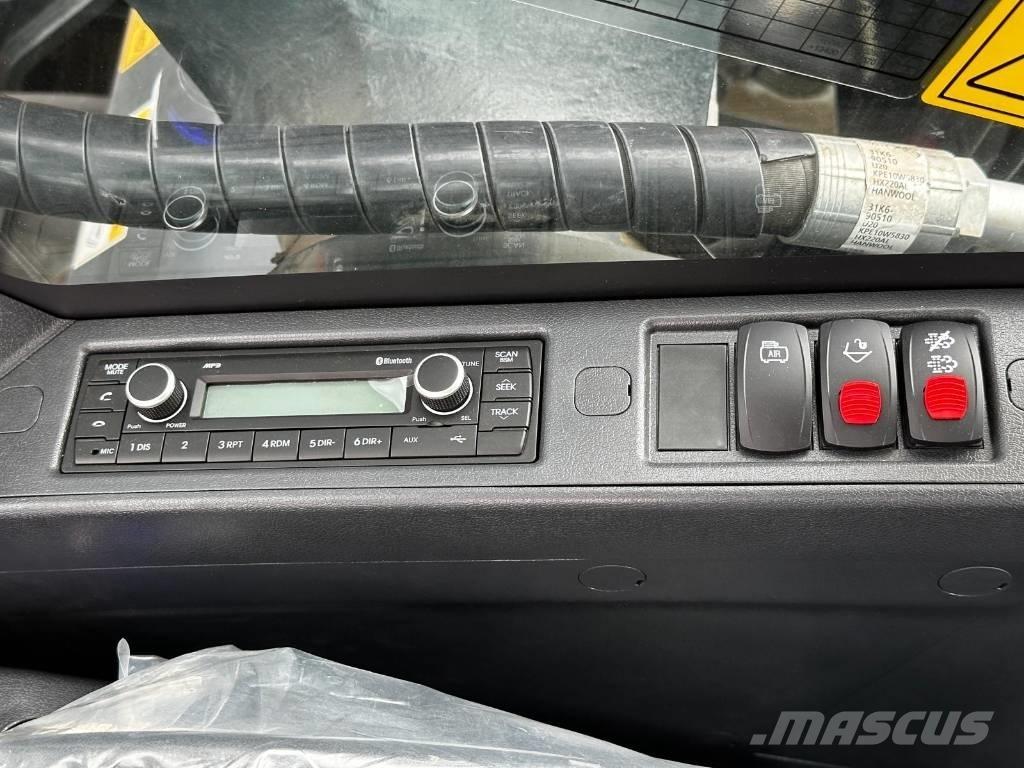 Hyundai HX 220 AL Rupsgraafmachines